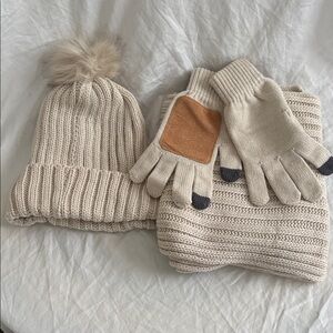Women’s 3 piece set Winter Hat , Gloves & Scarf Set New